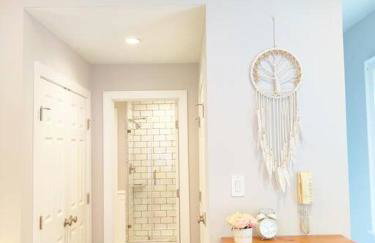 Charming 1BDR In Central Rittenhouse Square With Patio Hosted by StayRafa - Foto 10