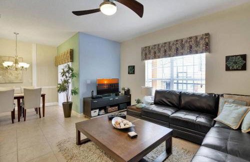 4 Bedrooms 3 Bathrooms Paradise Palms 8881 CP - Foto 1