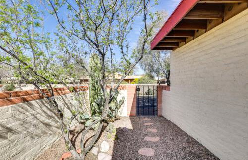 Bright Tucson Home with Patio By Rillito River Path! - Foto 23