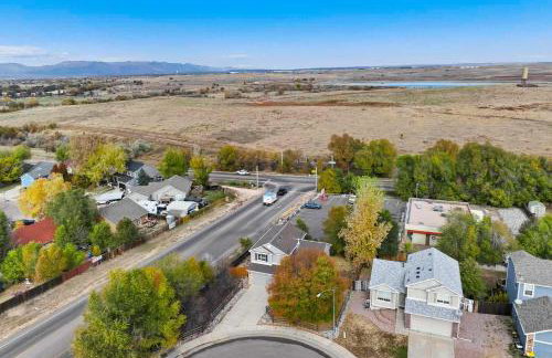 4BR w Fireplace Backyard BBQ near Peterson AFB - Foto 45