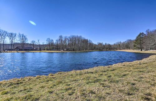 Secluded Family Cabin with Fire Pit in Lake Ariel! - Foto 41