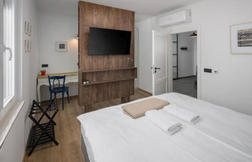 Amazing Home In Strped With Wifi - Photo 33