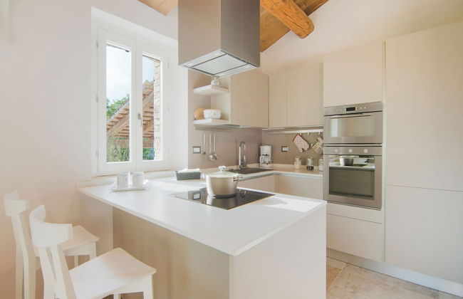 Chic Villa in Acqualagna with Hot Tub in Pool & Private Garden - Foto 11