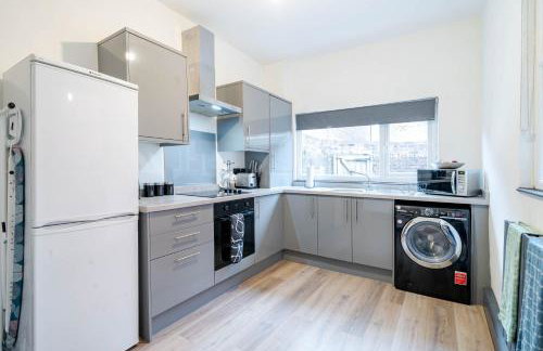 Spacious 3-Bedroom Home Near City Centre with Parking - Foto 20