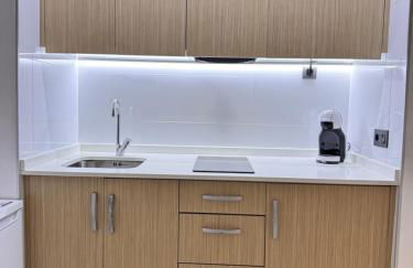 Céntrico, reformado, frente a playa de Alicante y piscina - Photo 10