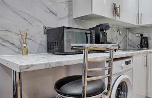 Very Cosy & Lovely 1 Bed Garden Apartment with side access, Suitable for Long Stay and Short Stay - Photo 35