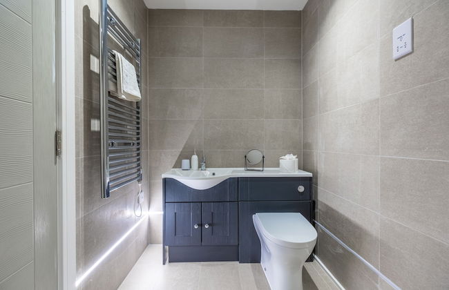 Stunning 2-bed Apartment in Camberley - Foto 26