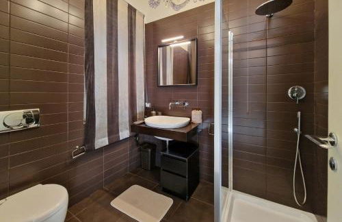 Luxury in the Center by Host Hero - Foto 6