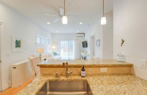 Near Portland Trails Walkable Apartment with Deck - Foto 12