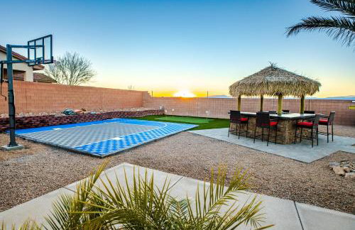 3400 SqFt House W/40Ft Heated Pool/Spa- Strip View - Photo 4