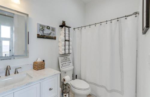 Mtn-View Hidden Falls Cabin with Hot Tub and Deck - Foto 24