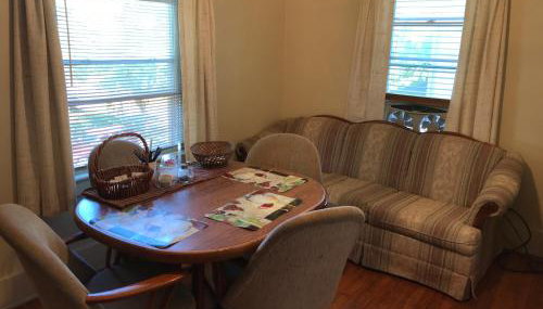 Room - Airport, Eastman Dental, UofR & Medical Ctr at Strong Hospital-Professionals Welcomed - Foto 2
