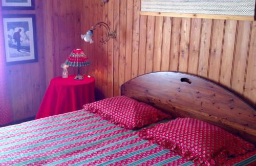 Charming, cozy, and bright apartment - Photo 11