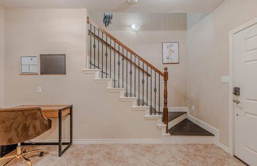 The Castle! by the Lake with Pool & Balcony West Plano - Foto 45