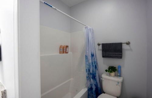 2 Min to Downtown - 9 to Elon - Fast Wi-Fi - Foto 20