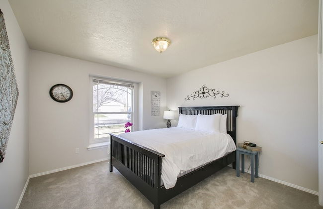 True Blue Family Home - Photo 7