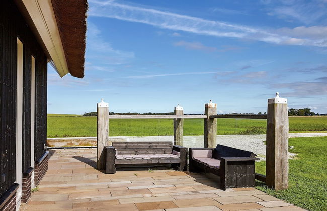 Stately Villa in Wierum with Fantastic Views & Hot Tub - Foto 25