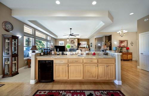 Cozy foothills home - Photo 14