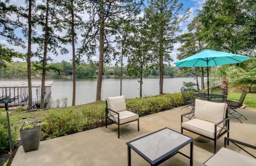 Waterfront Royal Home with Dock and Patio! - Foto 26