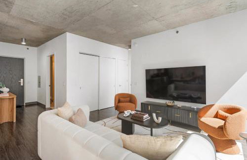 Linea Luxury Living with Indoor Pool and Rooftop Views in The Loop - Photo 65