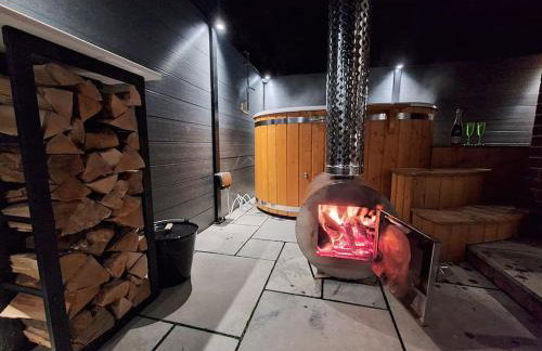 Stylish Escape With Wood-Fired Hot Tub - Foto 3