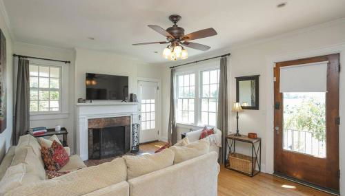 Golf Views, Porch Vibes, 3mi to Broadway! - Foto 2