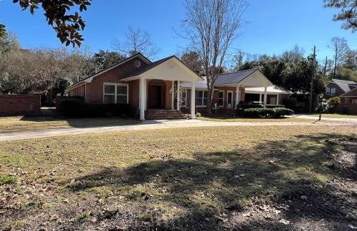 Roomy Retreat - Photo 13