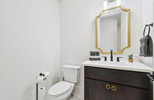 Best of The Cedars - Dallas Views Rooftop Luxury - Photo 14