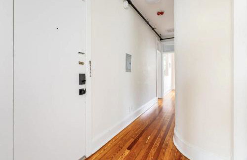 Fun & Funky 2BR in Downtown Princeton - Photo 30