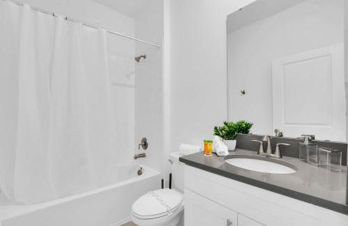 5BR Family Haven Near Disney with Private Pool - Foto 29