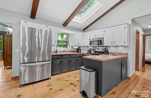 MCM Lakehouse - Direct Lake Access - Sleeps 8 - Foto 16