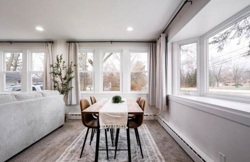 King Size Bed, Near Hwy, Work Desk, Close Parking - Foto 10