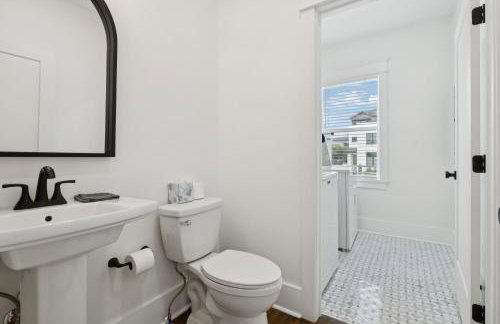 Nash Urban Oasis with Rooftop and Modern Amenities - Foto 58