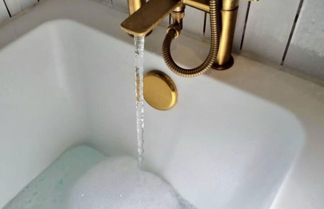 Spacious & Renovated 1-bed Garden Flat in London - Photo 20