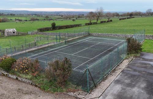 Luxury Barn - Hot Tub, Views, Stunning Location! - Pass the Keys - Photo 38