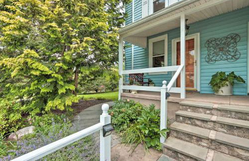 Charming Abode with Patio - Walk to Town and River! - Foto 24