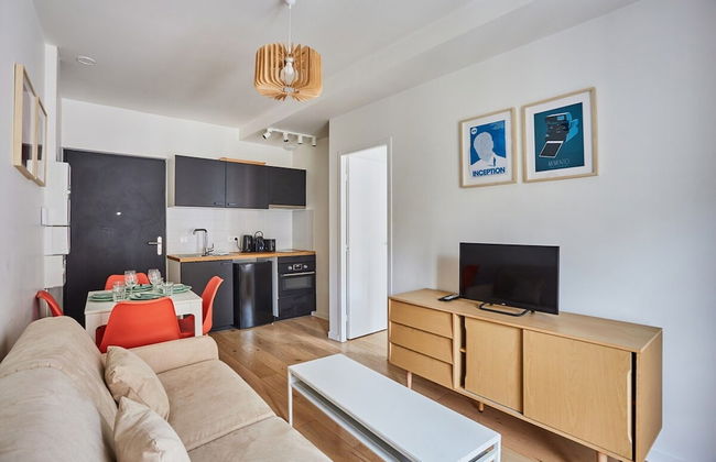 New Apartment Boulogne Facing the "passage" - Photo 12