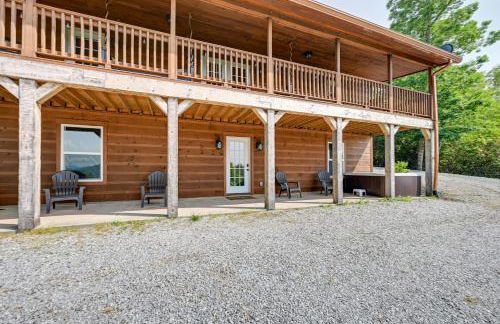 Beautiful Franklin Home with Bunkhouse and Hot Tub! - Foto 35