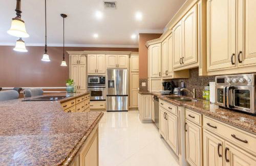 Chill & Spacious 3BR - Beaches & Backyard Fun - Foto 9