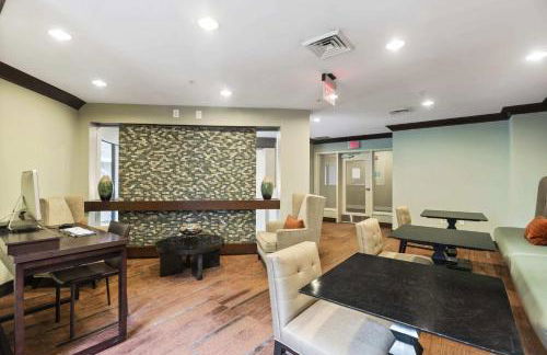 Spacious Comfort Near Downtown Hotspots - Foto 13