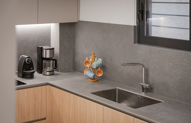 Athenian Riviera Secluded Apartment - Photo 16