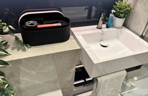 Luxury 2BR- Sleeps 5- Westfield Apartment- 3 min to station- Perfect for Families Shopping - Foto 39