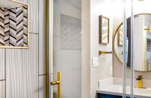 Great Falls Luxe Haven 4BR Gym Office and Hot Tub - Foto 35