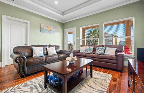 Charming Beachside Retreat: Steps from the Sand and Surf - Photo 8