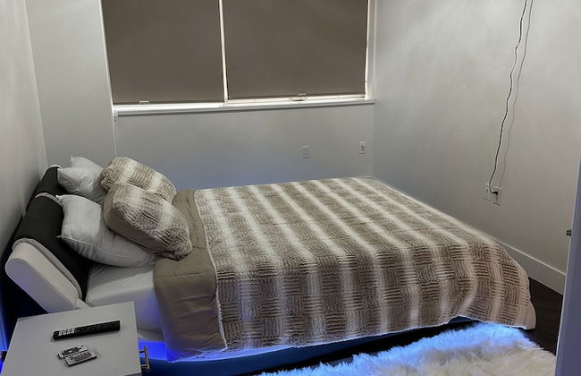 LUXURY DOWNTOWN CONDO TWO BEDROOM - Photo 3