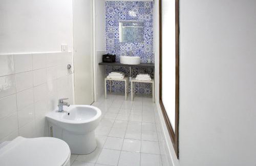 Plaza Suites - Photo 29