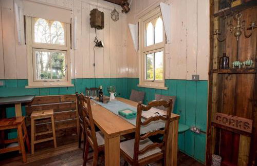 The Iron Chapel - Foto 13