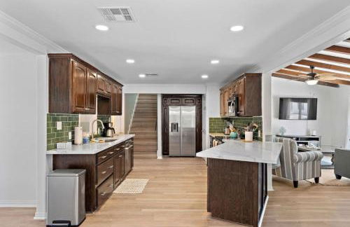 Sprawling estate with private pool and game room and guest house - Foto 16