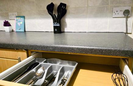 Comfy Entire Apartment with Free Parking in Bury Town - Photo 20