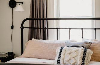 Charming Cabin with Hot Tub & Fire Pit - Foto 19